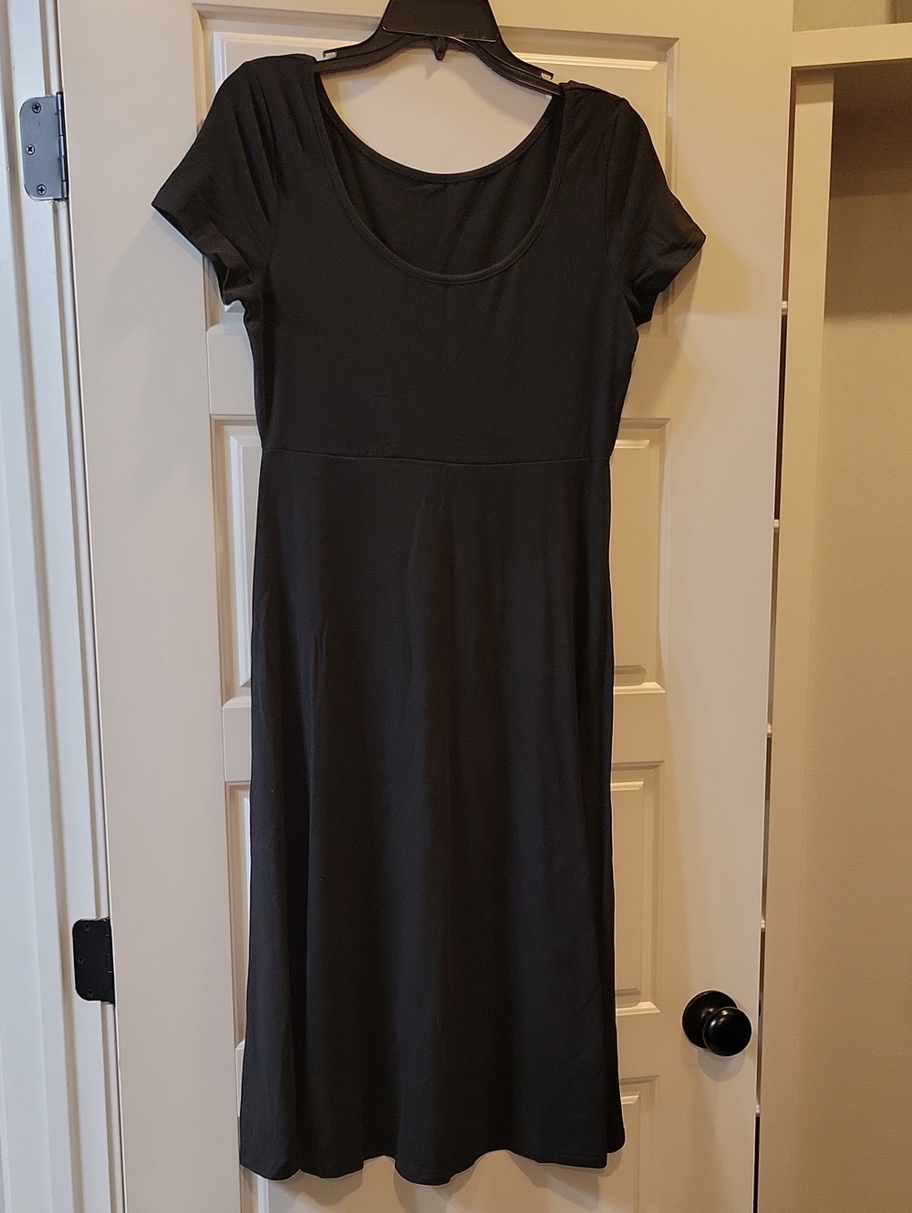 Classic Black Scoop Neck Short Sleeve Dress - Women's